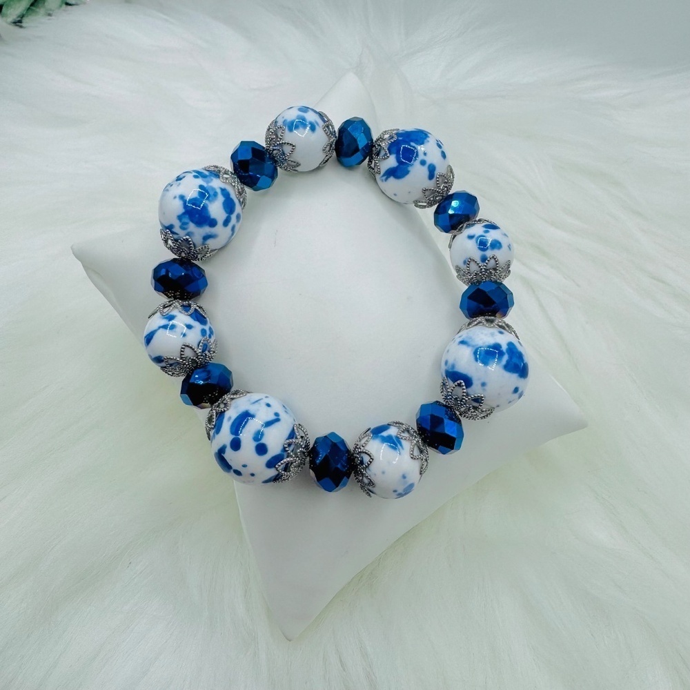 Large Beads Blue & White Statement Beaded Bracelet - Picture 3 of 7